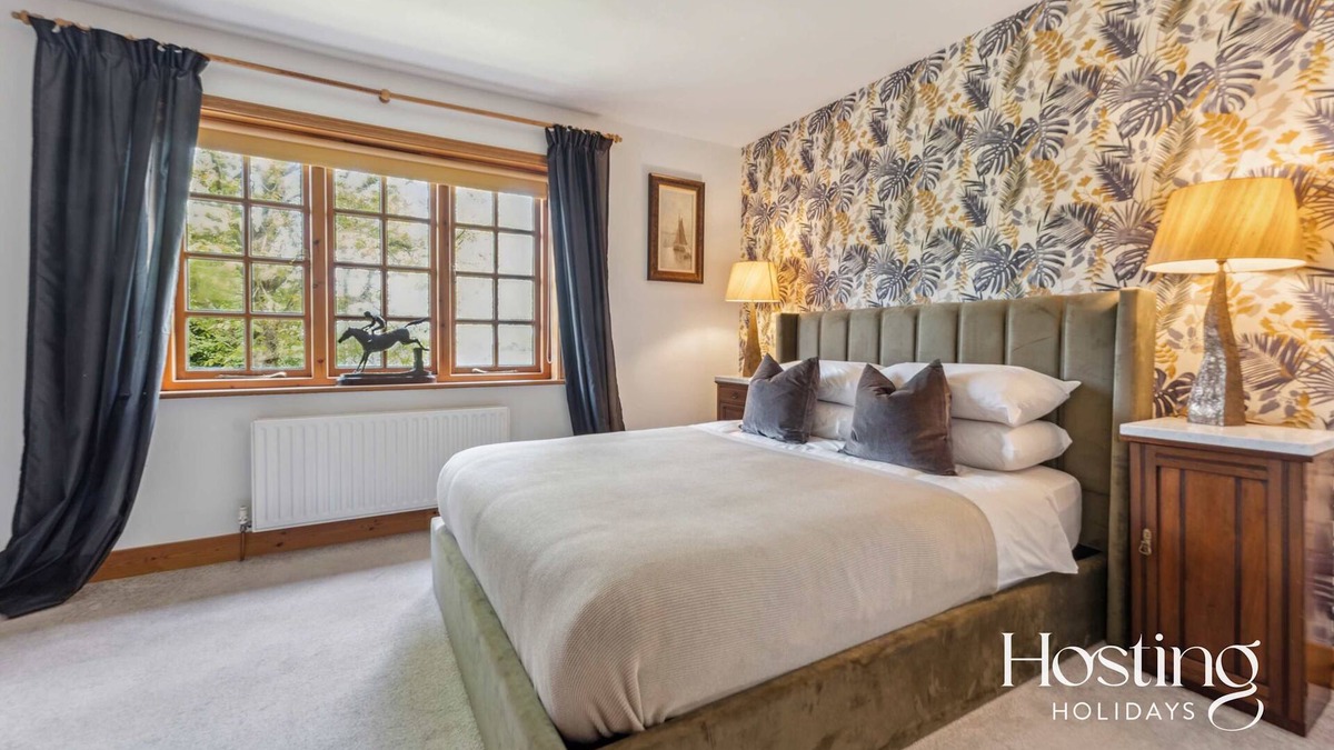 Maidensgrove House | Carpenter's Cottage - Tranquil Countryside Escape