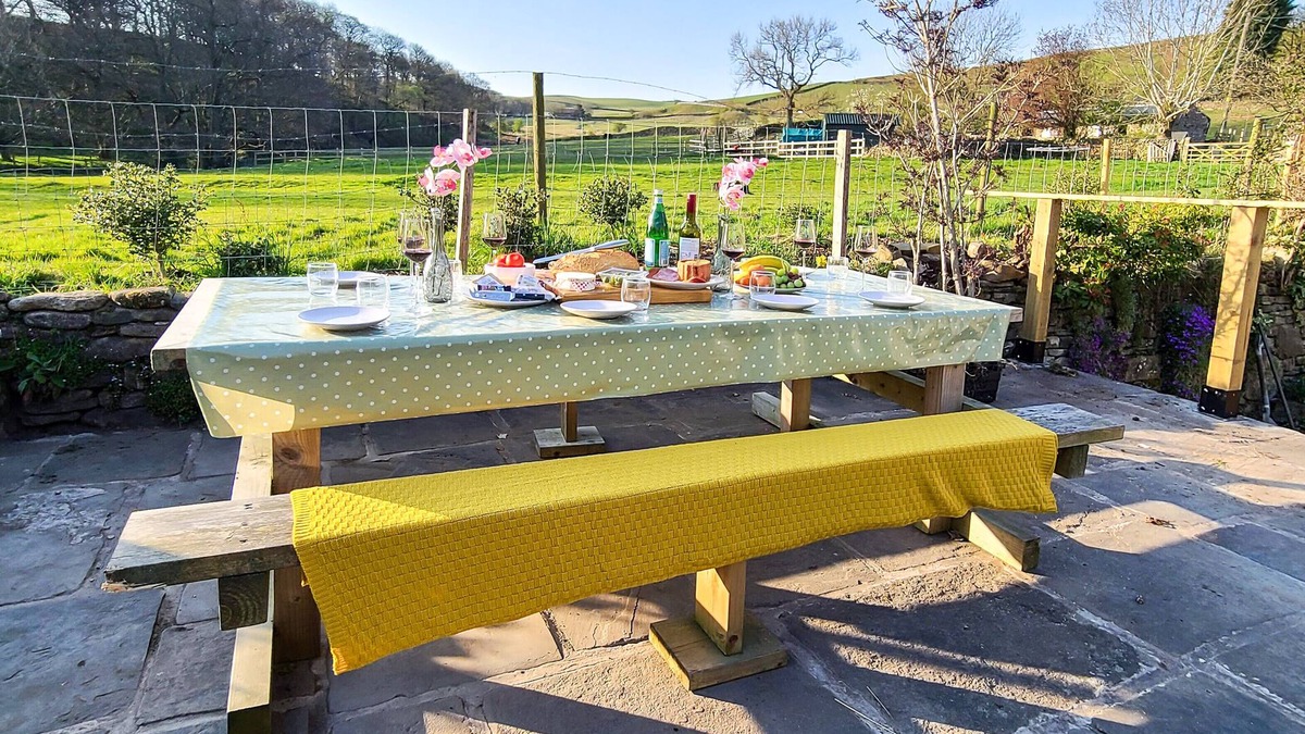 Little Hayfield House | Carr Meadow View - Four Bedroom House, Sleeps 8
