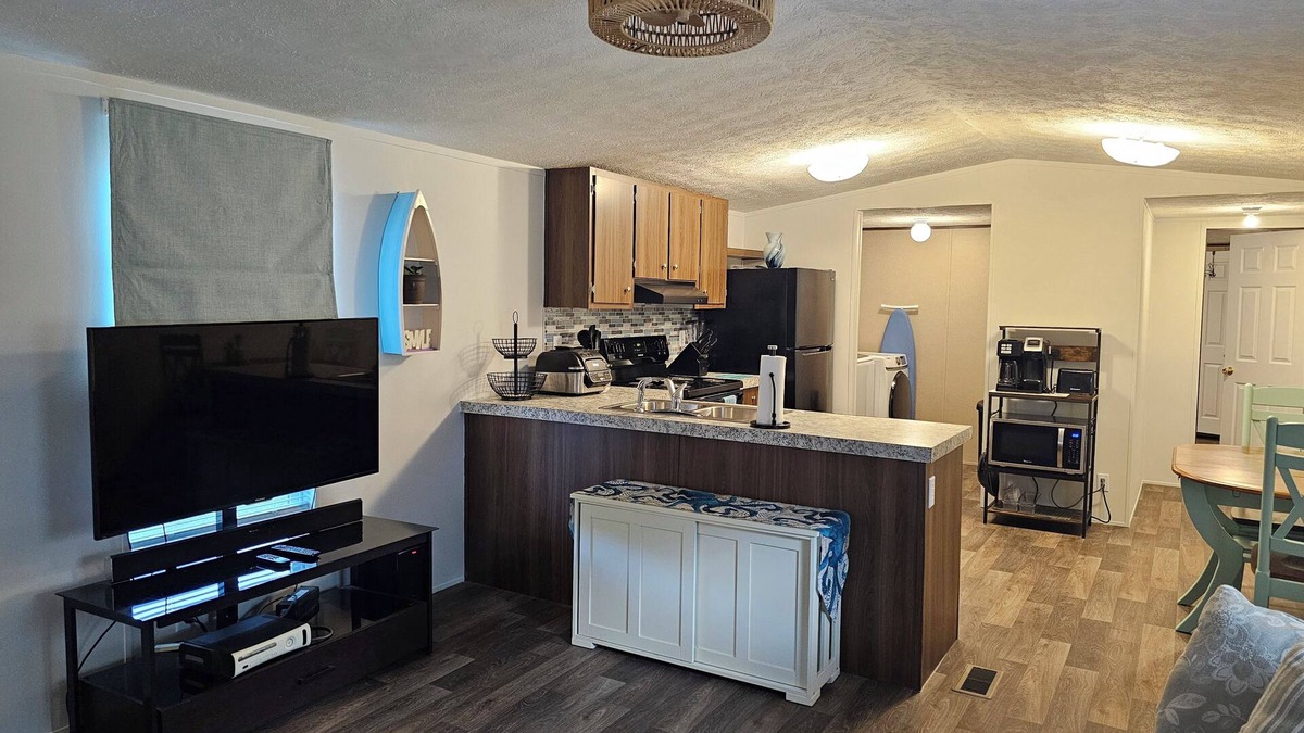 Berlin House | Carra's Cottage -3 bed 2 bath home, minutes from Berlin's town center and OC.