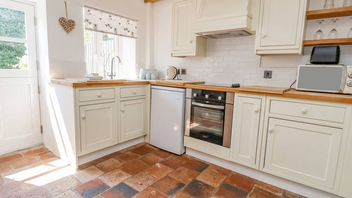 Cymau Cottage | CARREG COTTAGE, pet friendly, character holiday cottage in Mold