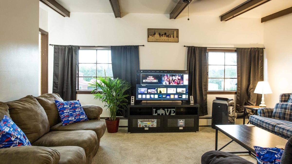 Athol Springs Apartment | Carriage House between Highmark Stadium & EC Fair