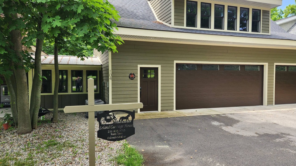 Leland Apartment | Carriage House guest house located in quaint FISHTOWN, Leland, Michigan, US