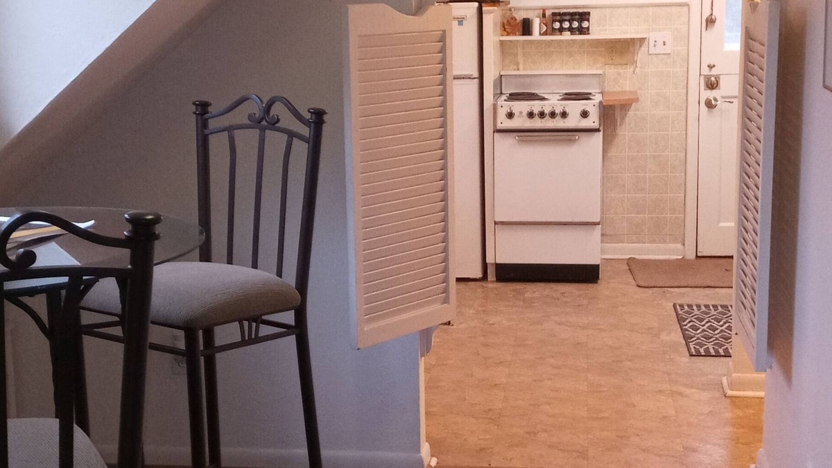 Reynolds Corners House | Carriage House Loft Apartment -Oak Openings Region at its best!