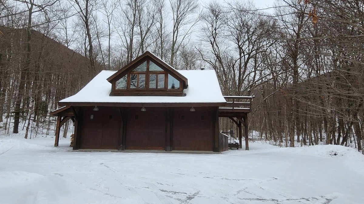 Dorset Apartment | Carriage House Studio Apt- secluded, mountain views, babbling brook, countryside