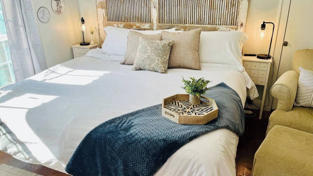 Ada Apartment | Carriage House studio min to ECU
