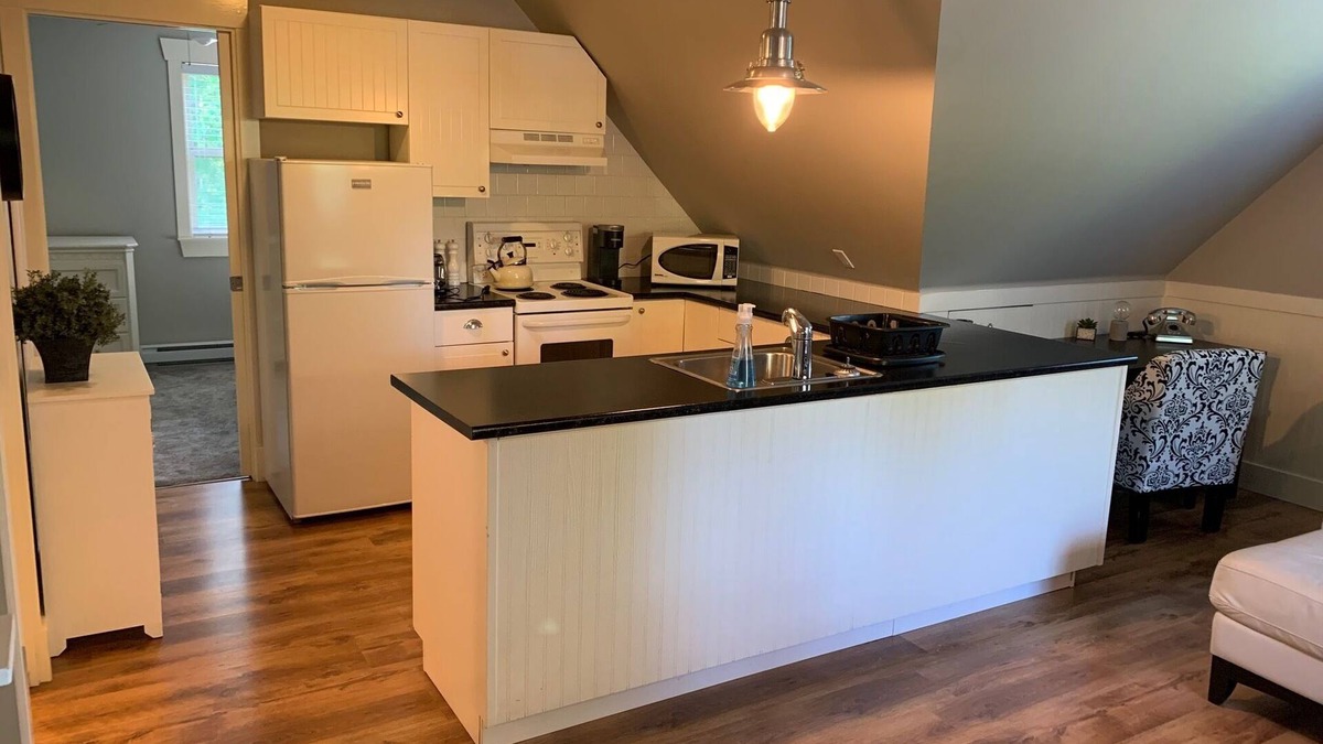 Langley House | Carriage House Suite on a Beautiful Estate Near Fort Langley