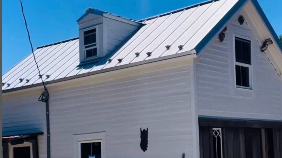 Lynchburg House | Carriage House with huge Lynchburg Heart