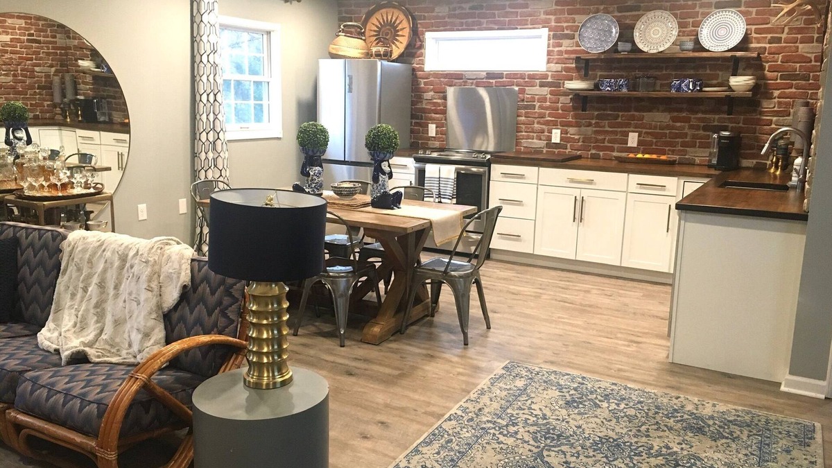 Paducah Apartment | Carriage House with heated garage