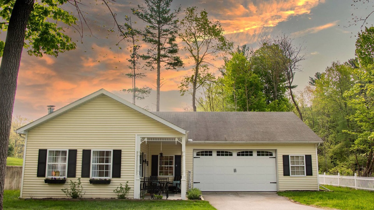Pentwater House | Carriage House within the grounds of Hexagon House, Pentwater