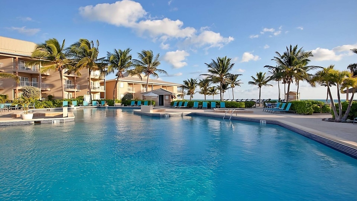 Crystal Harbour Apartment | Carribean Dream! 3 Island View Units, Oceanfront, Minutes to Seven Mile Beach!