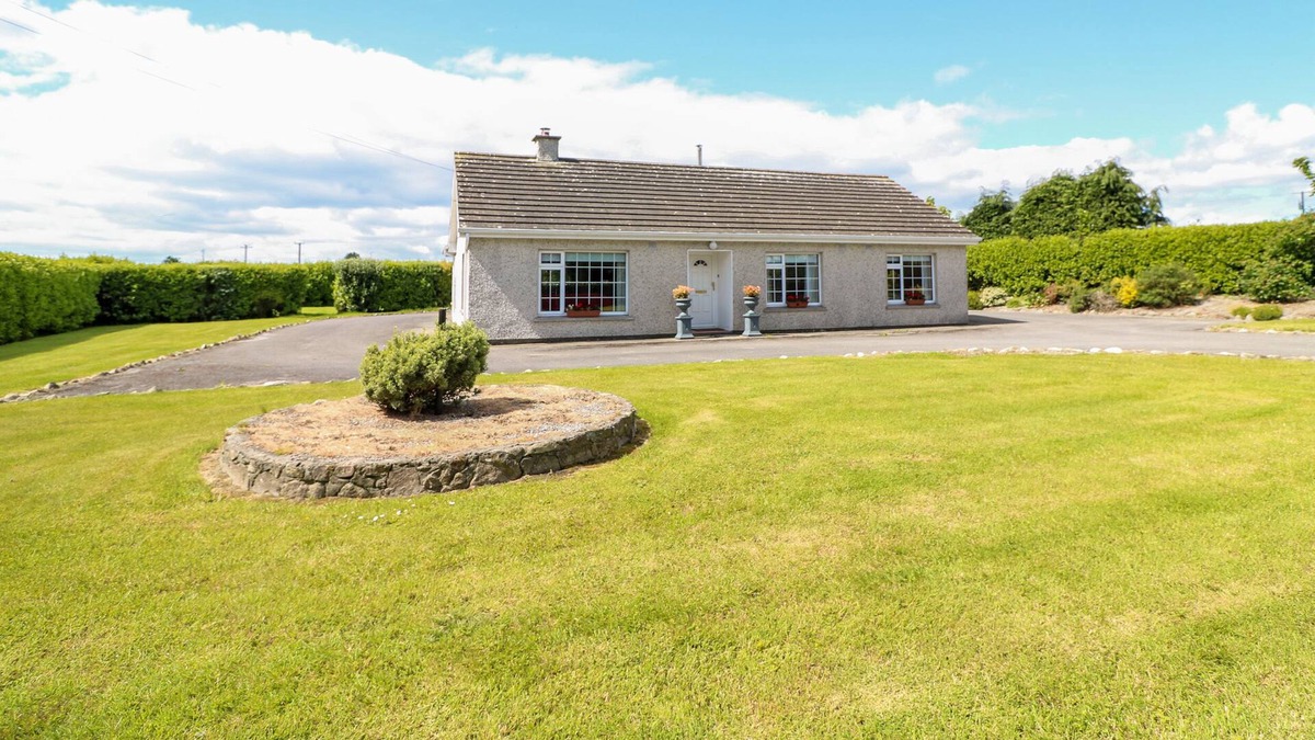 Stradbally House | CARRIGANNA COTTAGE, pet friendly in Stradbally, County Waterford