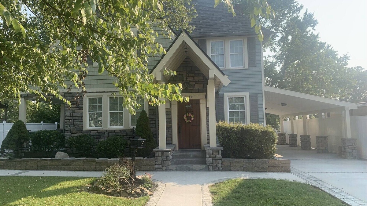 Ashland House | Carroll Manor: RecentlyRenovated English Tutor. Sleeps 8