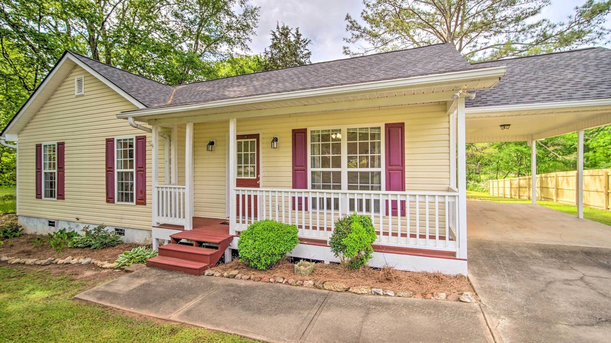 Euharlee House | Cartersville Family Home w/Spacious Backyard