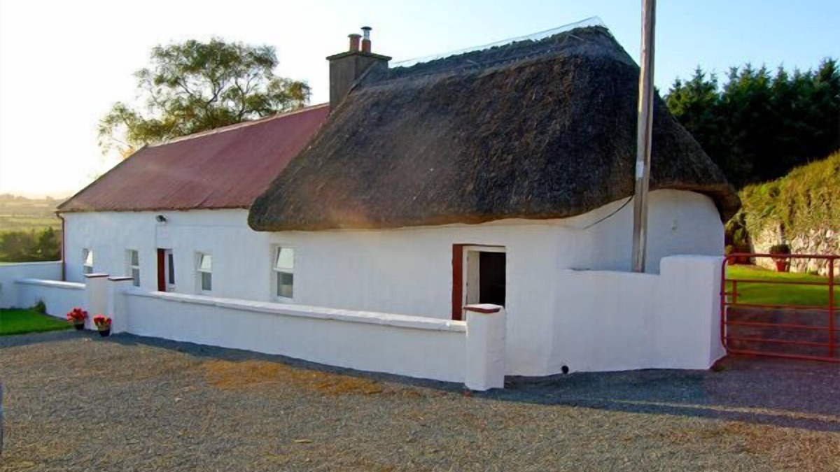 Kilbrien Cottage | CARTHY'S COTTAGE, pet friendly in Dungarvan, County Waterford