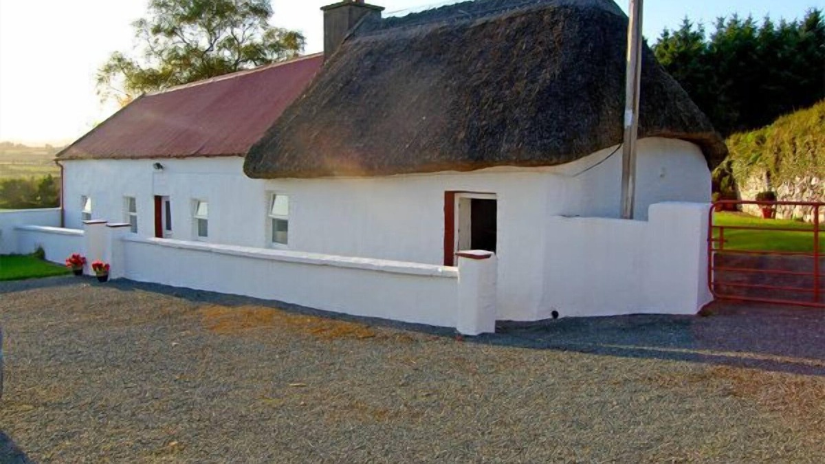 Kilbrien Cottage | CARTHY'S COTTAGE, pet friendly in Dungarvan, County Waterford