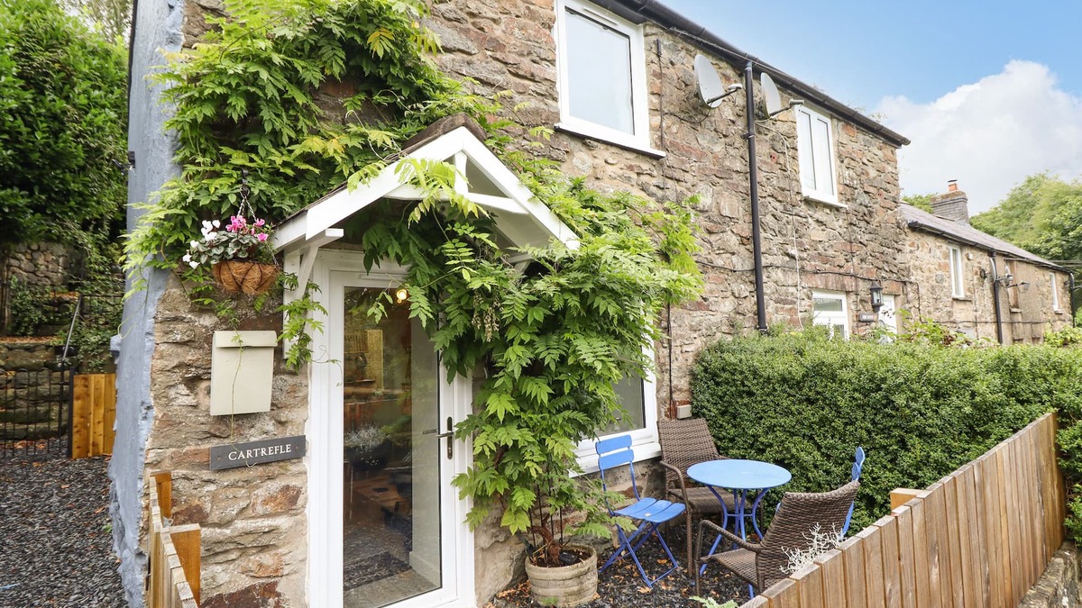 Bala Cottage | CARTREFLE, pet friendly, character holiday cottage in Bala