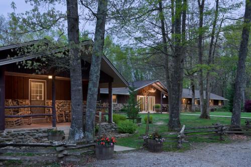 Crossville Cabin | Caryonah Hunting Lodge