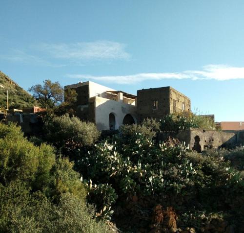 Alicudi Porto Bed & Breakfast | casa 3 archi