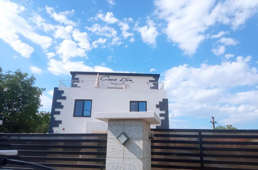 Tasnad House | Casa 5ive