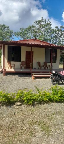 Parrita House | Casa a solo 20 minutos aproximadamente de Manuel Antonio Beach y a 10 minutos aproximadamente del centro de Quepos