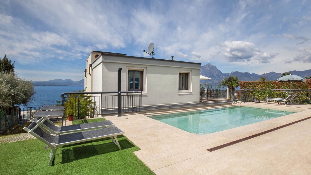 Torri del Benaco Apartment | Casa al Lago With Pool And Lake View