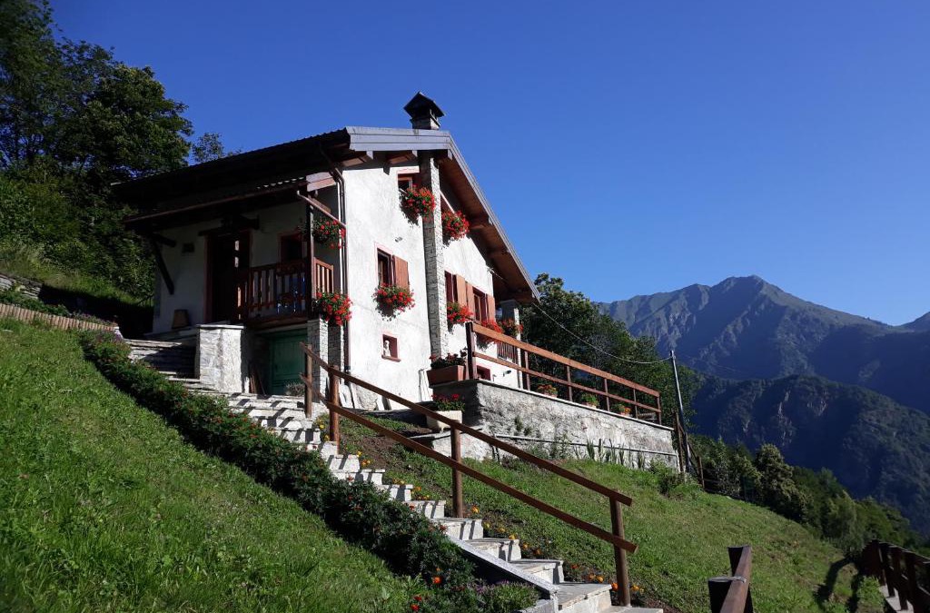 Bannio Anzino Apartment | Casa all'Alpe Gaggetto B & B