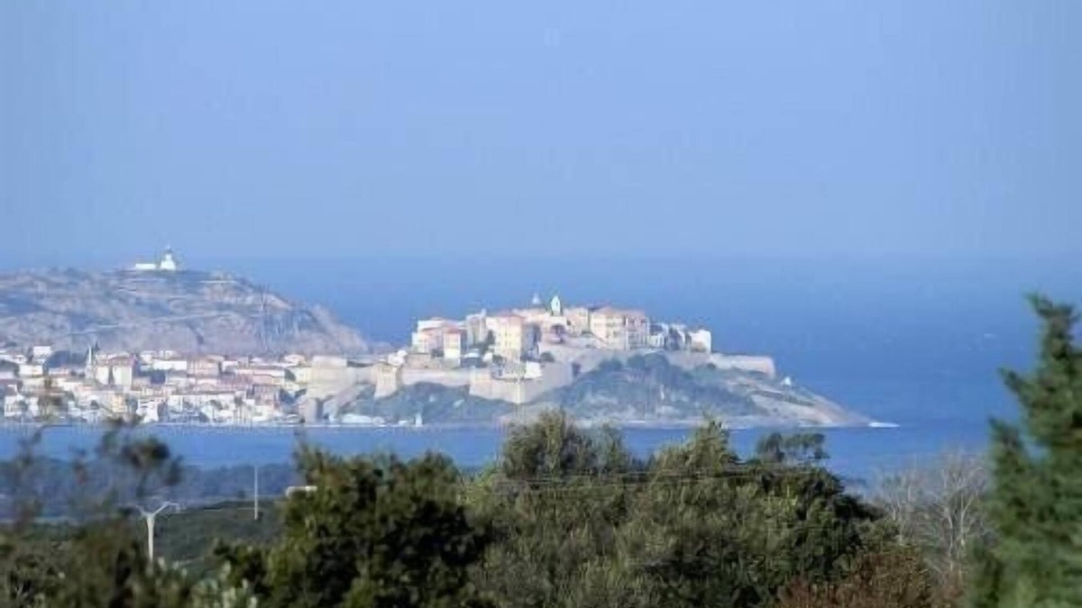 Calenzana House | CASA AMANDULU * the sweetness and calm of the countryside facing the bay of Calvi