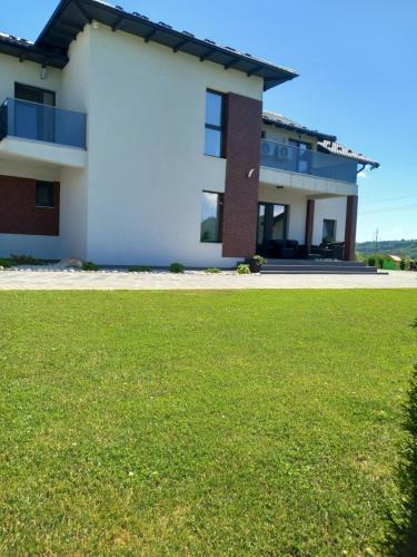 Albestii Paminteni House | Casa Ambientt