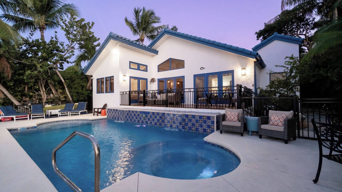 Marathon House | "Casa Azul Villa" - Beautiful Spacious Home with Private Pool, Dock, kayaks