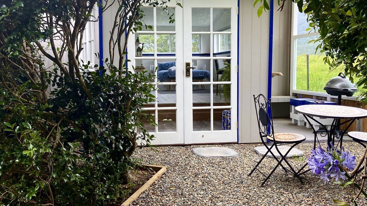 Kangaroo Valley Apartment | Casa Azure - quaint studio with a mediterranean touch