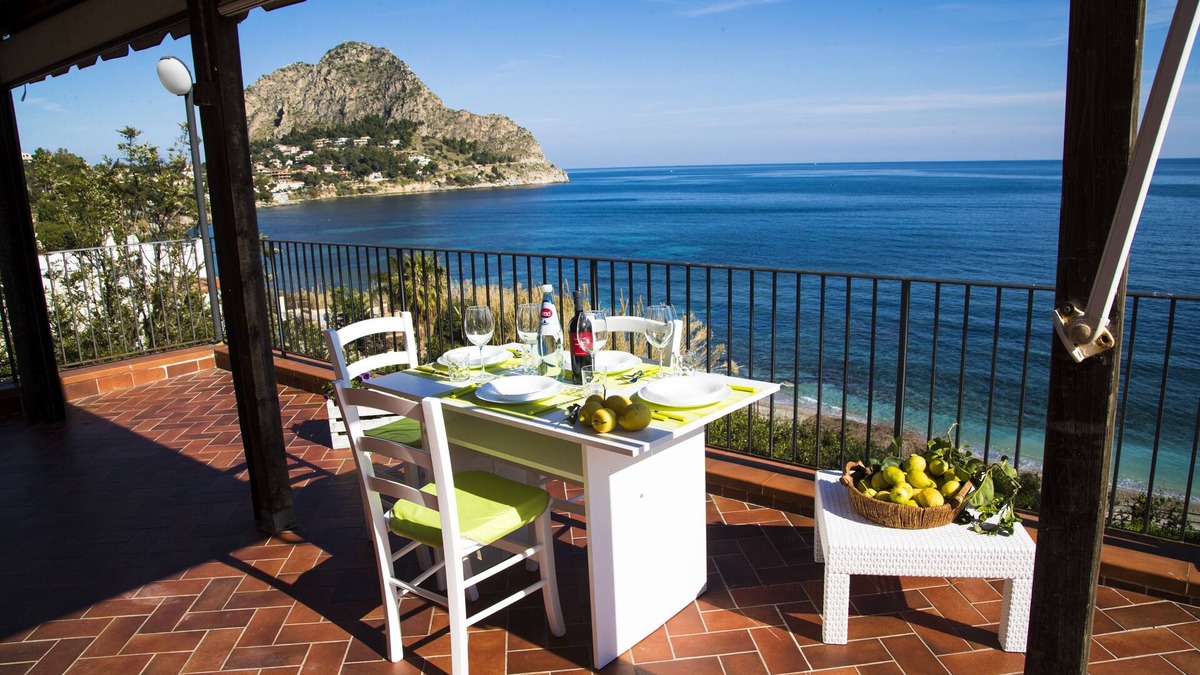 Capo Zafferano Apartment | Casa Azzurra allows you to admire the beauty of nature