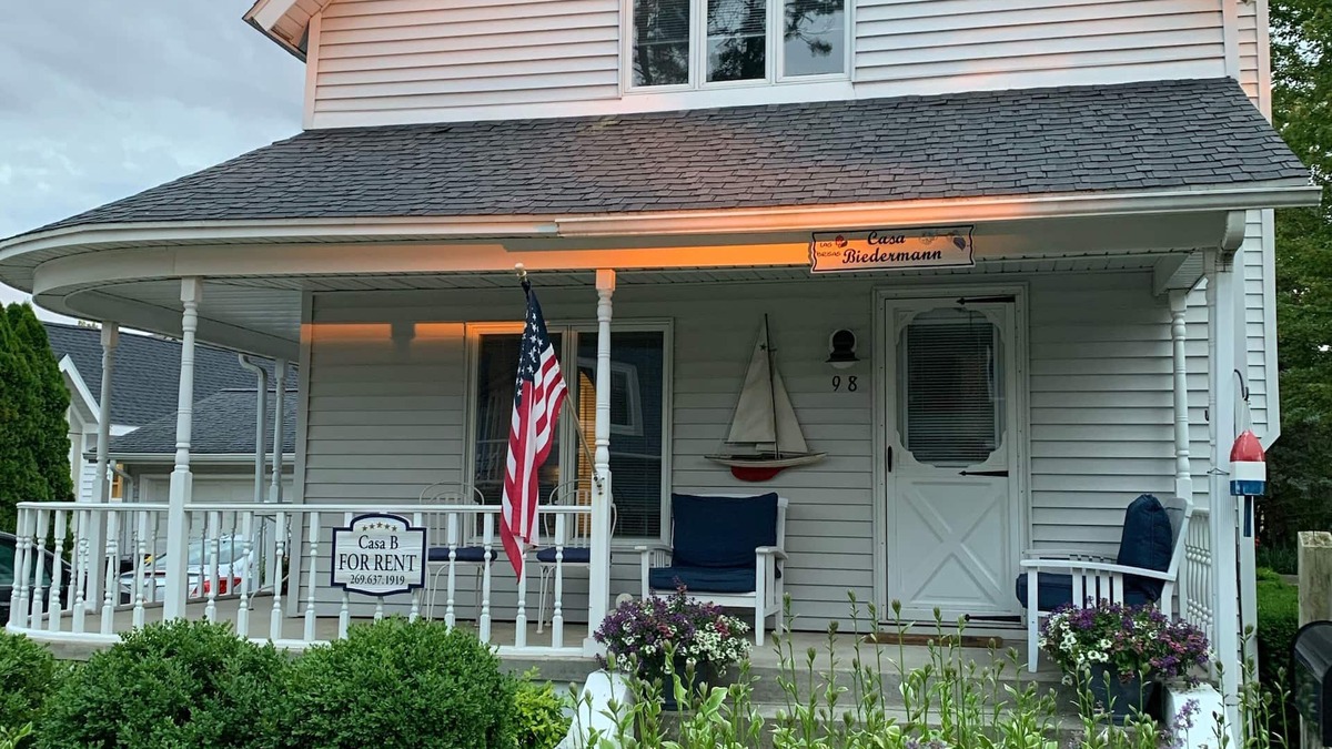South Haven Apartment | CASA B Soha Mi ADORABLE APARTMENT Steps from beautiful NORTH BEACH sleeps 4