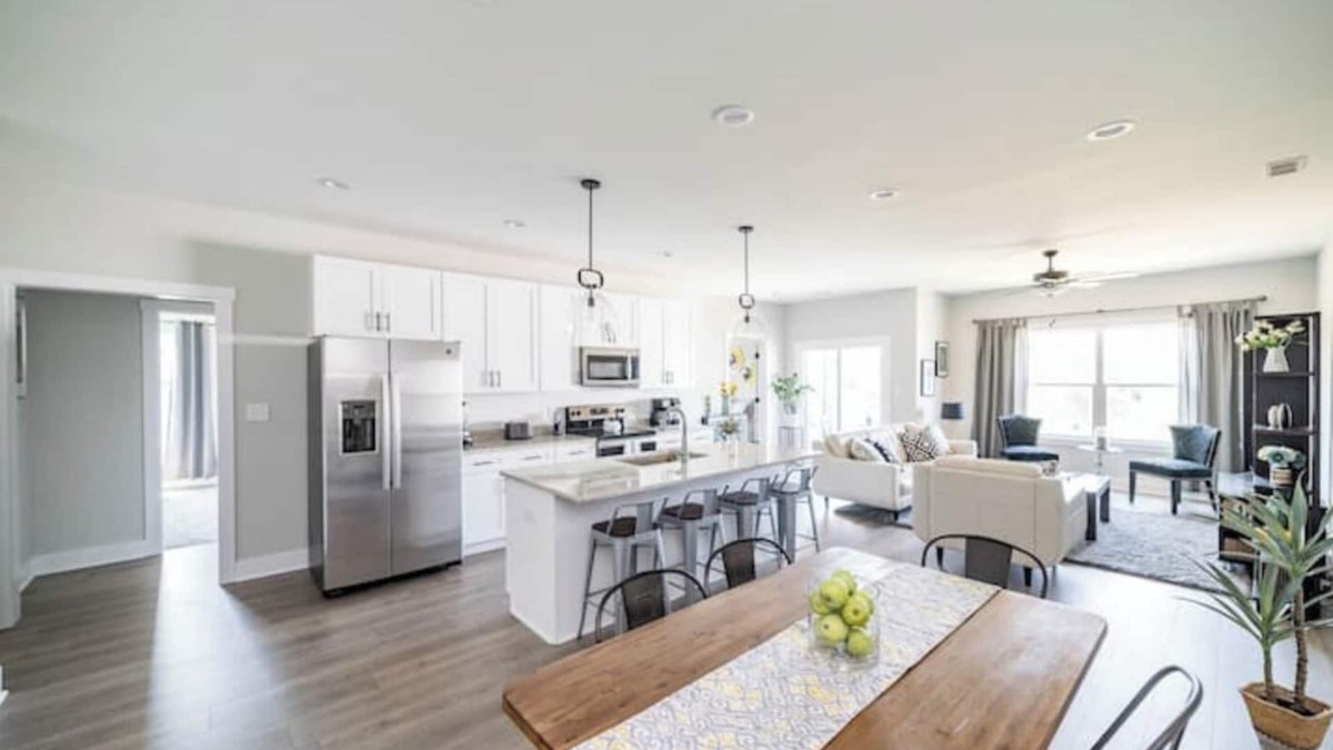 Forest Apartment | Casa Bela Modern Condo in Upscale Location