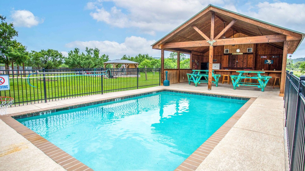 Sabinal House | Casa Bella @ Buchanan Vacation Homes - POOL & FREE FRIO RIVER ACCESS