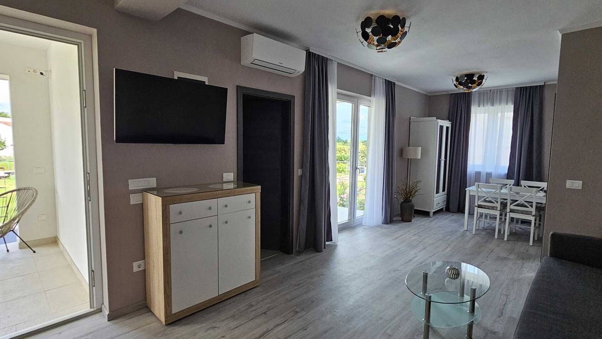 Matohanci Apartment | CASA BIANCA One-Bedroom Apartment with Balcony 2