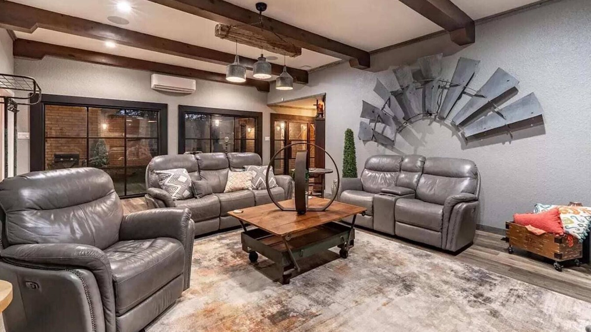 Lubbock House | Casa Blanca - 3BR 2BA - Modern Tranquility