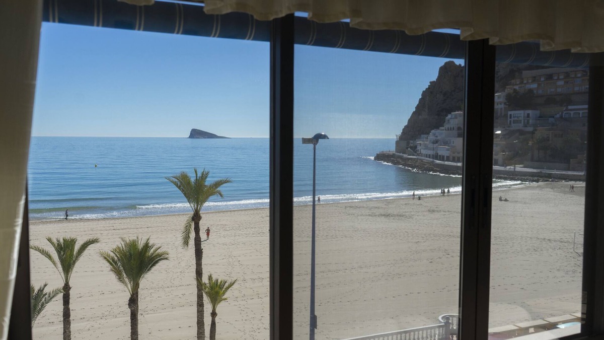 Cala Apartment | Casa Blanca 4, apartment right on the beach with fantastic views