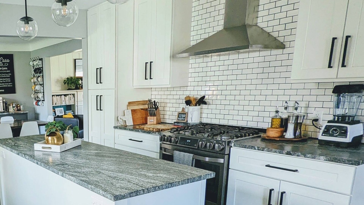 Columbia Heights House | Casa Blanca: Family Friendly, Outdoor Spa