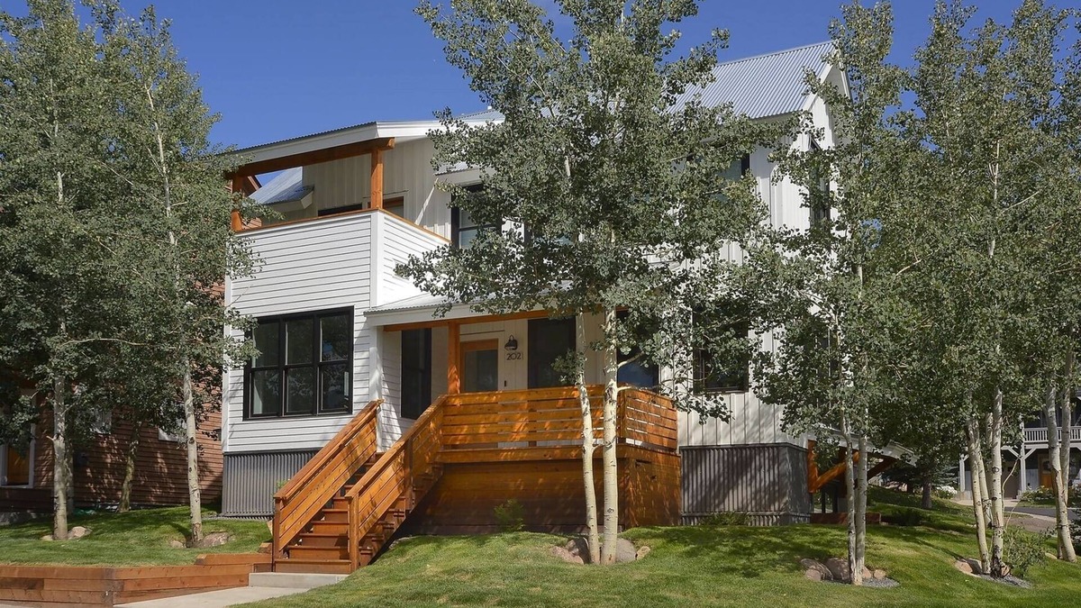 Crested Butte House | Casa Blanca/Mtn. Farmhouse Style Home Minutes to Resort! Great Views!