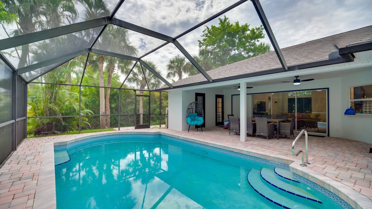 Sebastian Highlands House | 'Casa Blanco' Escape w/Fire Pit in Sebastian!
