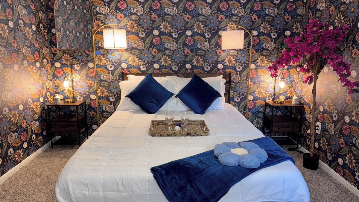 Pleasant Valley Apartment | Casa Bluebonnet - Apt in Austin with Gym, EV, pool, 8 mins to Downtown/Airport