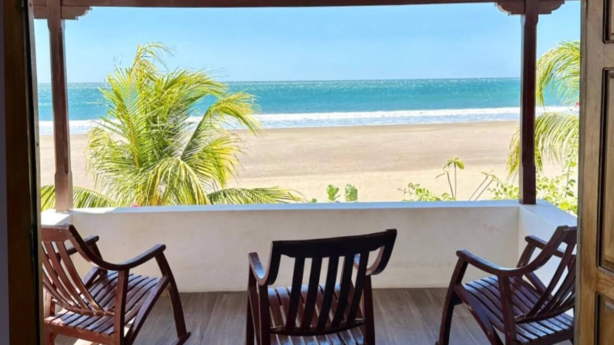 Popoyo Villa | Casa Brisas de Popoyo Yoga Surf house right in front of the Ocean