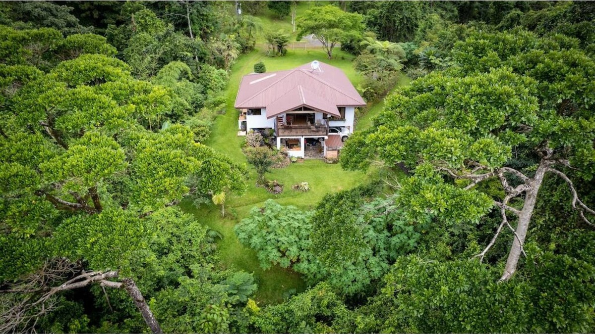 La Tigra House | Casa Bromelia, 30 minutes from La Fortuna
