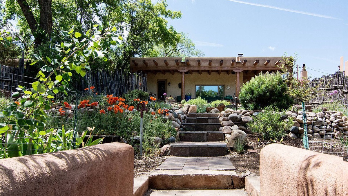 South Capitol House | Casa Buena Vista: Outdoor Hot Tub - Walk to Plaza