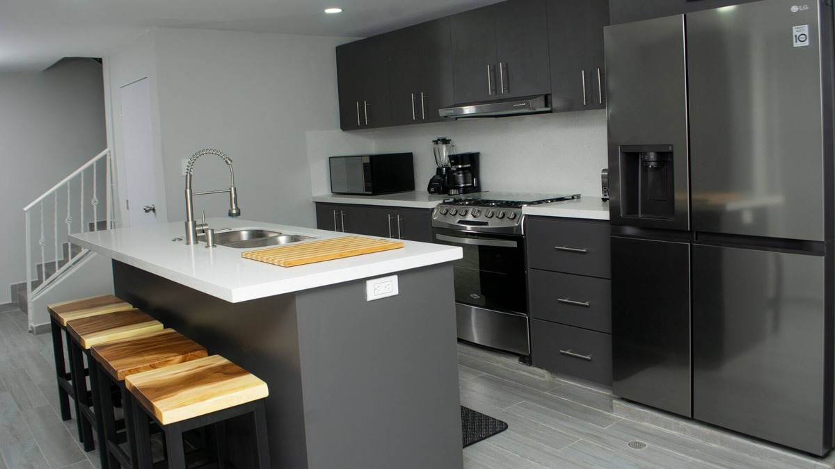 Cali House | CASA CALI - SLEEPS UP TO 16 GUESTS