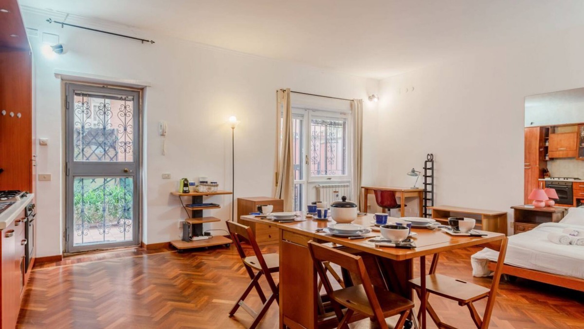 Quartiere XXVIII Monte Sacro Alto Apartment | Casa Camelia by Rentbeat