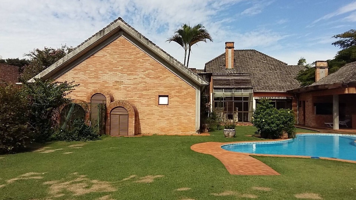 Itu House | Casa Capa Architecture and Construction. It has a lot of charm.