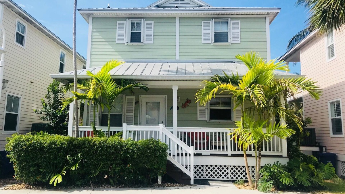Key West House | Casa Capri Beautiful Tropical with 3 King Suites - 2 miles to beach