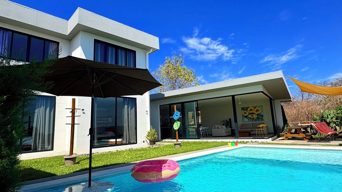 La Libertad House | Casa Caracoles, 4-bedroom modern house with spectacular view in El Sunzal
