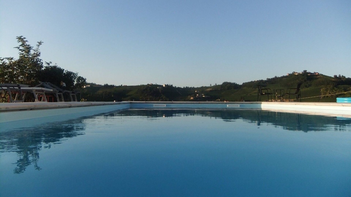 Alice Bel Colle Villa | Casa Carolina - Villa/Pool with Bar, 5 bedrooms, 3 bathrooms, Great For Groups.